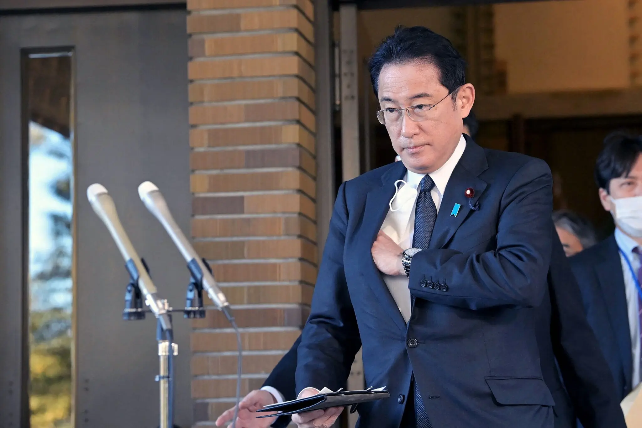 Прем'єр-міністр Японії Фуміо Кісіда оголосив про санкції проти Росії в середу в Токіо.